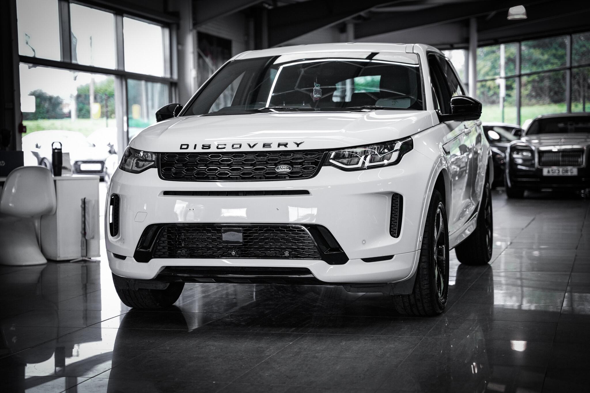 Land Rover Discovery Sport view 12