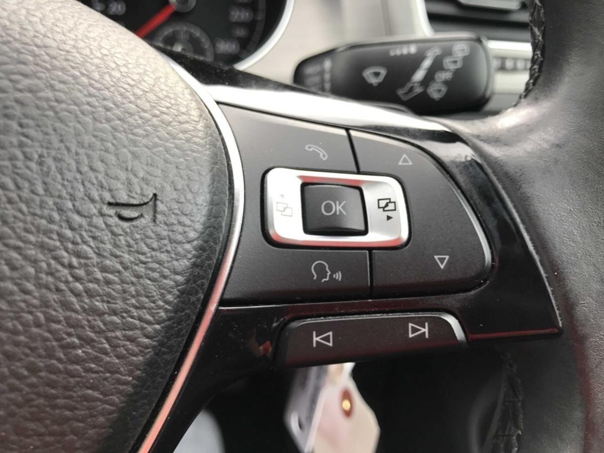 Volkswagen Golf view 17