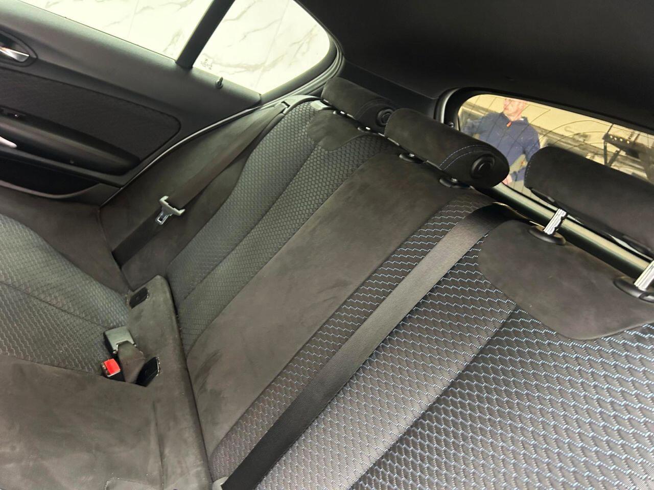 BMW 1 Series view 19