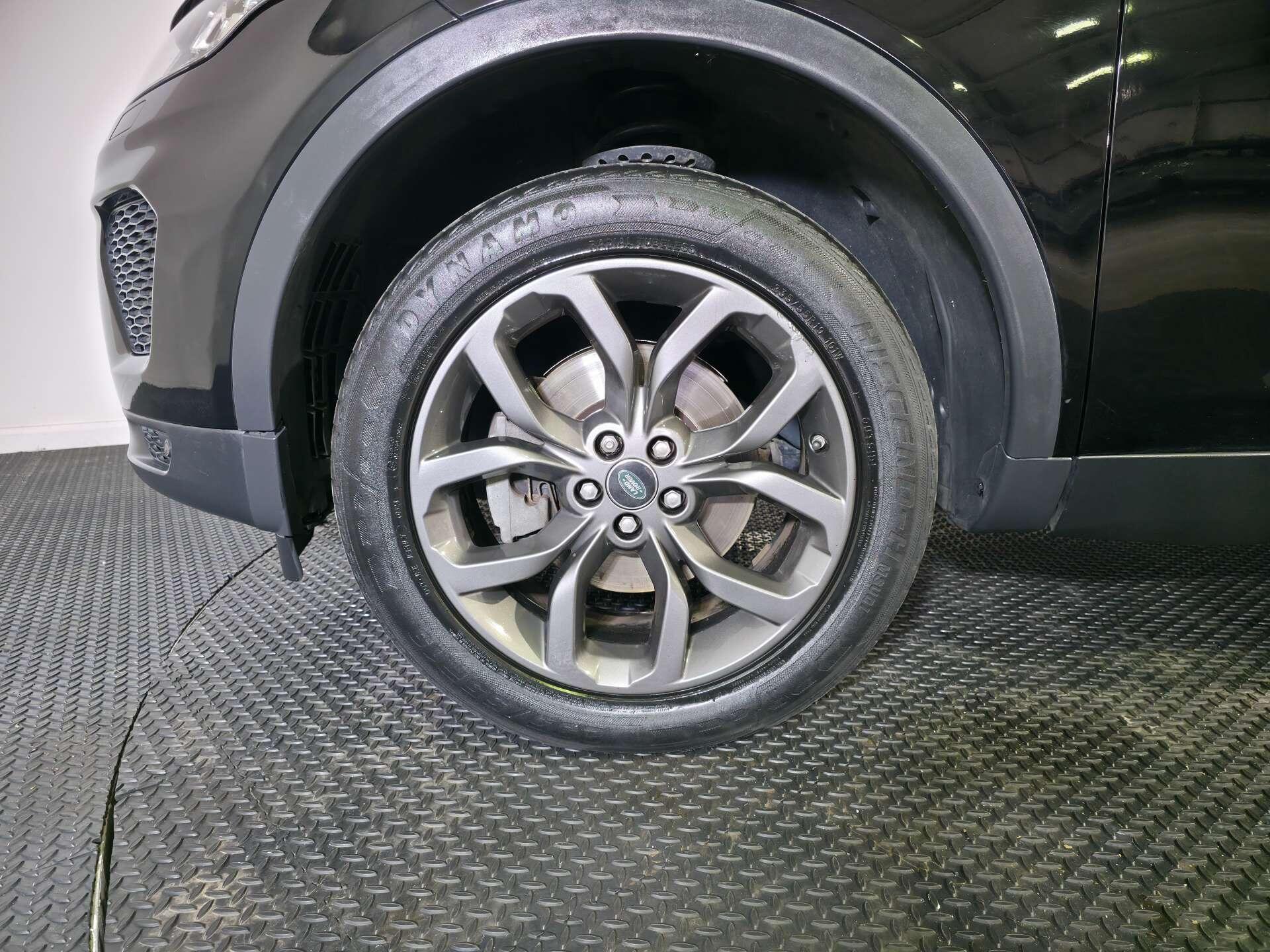 Land Rover Discovery Sport view 70