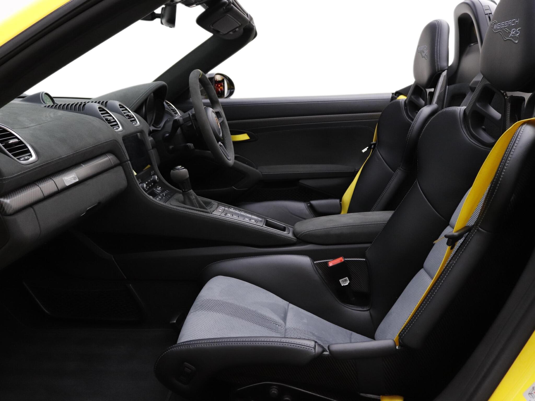 Porsche 718 Spyder view 13
