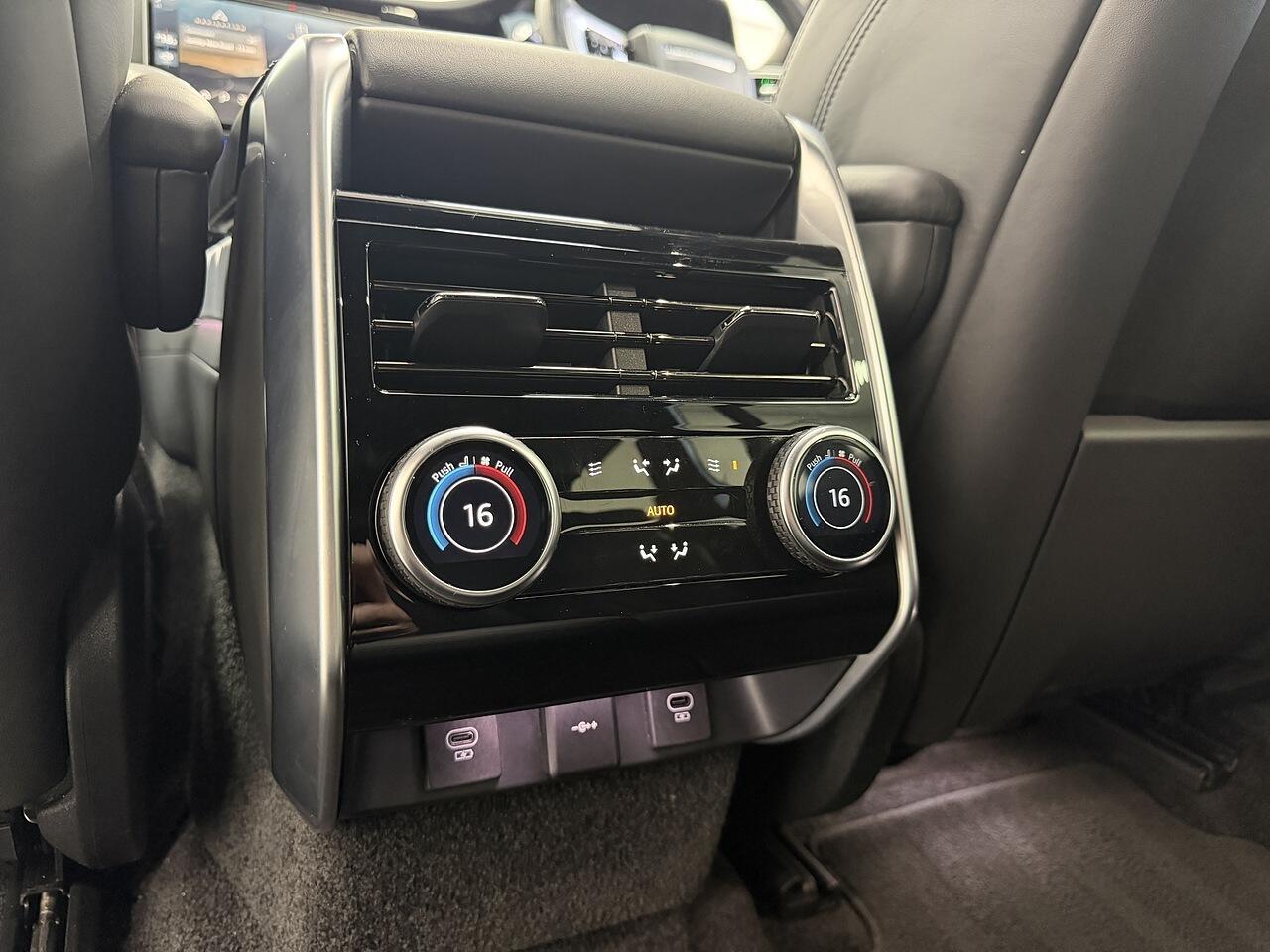 Land Rover Range Rover view 26