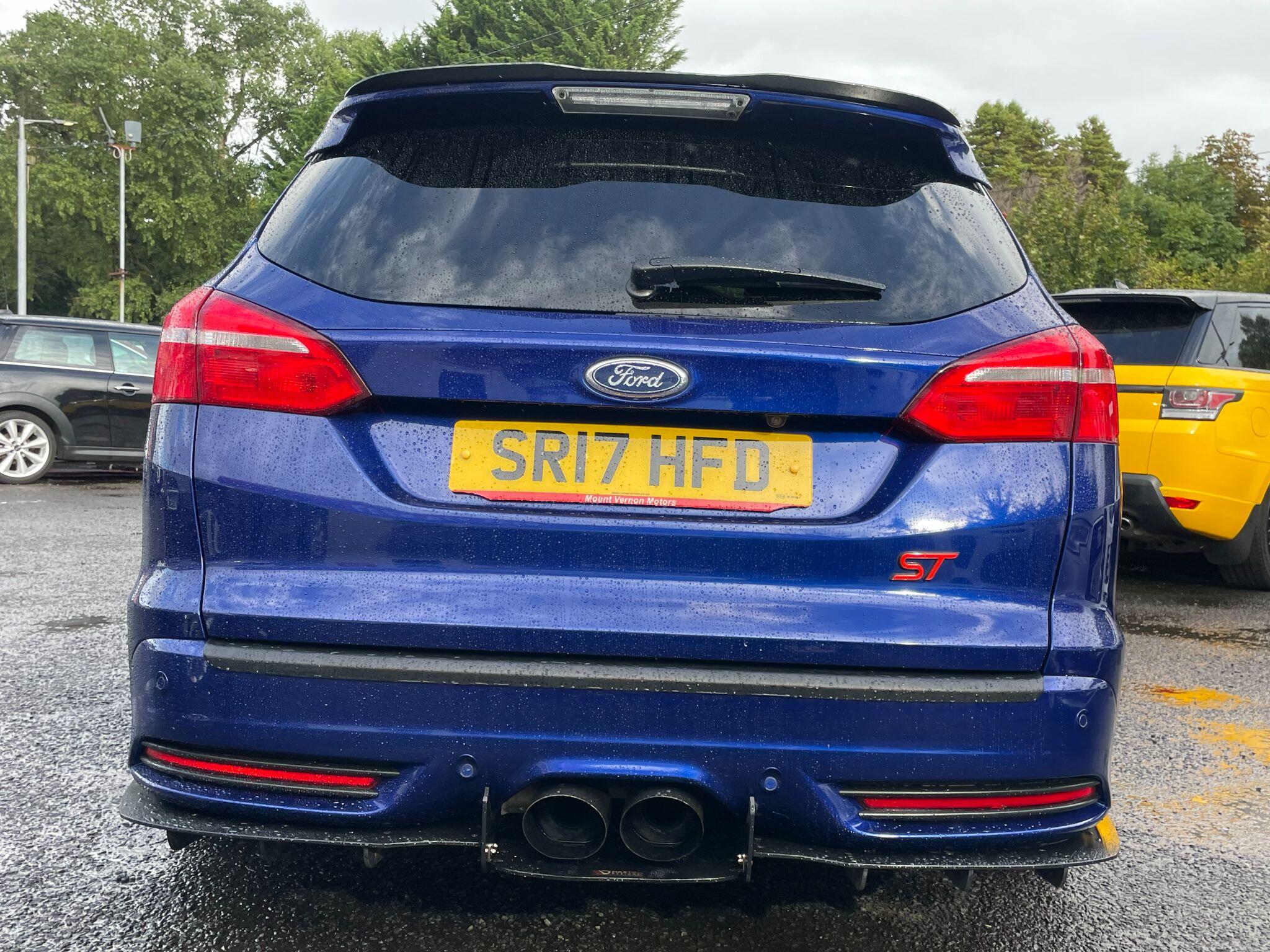 Ford Focus view 12