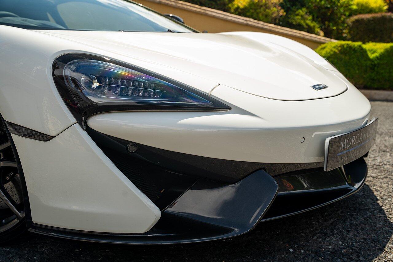 McLaren 570S view 40
