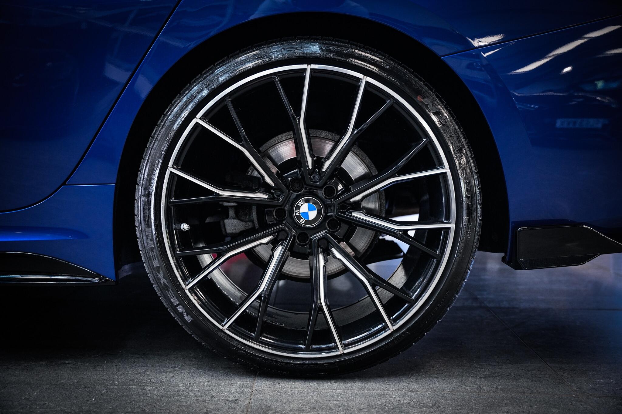BMW 3 Series view 28