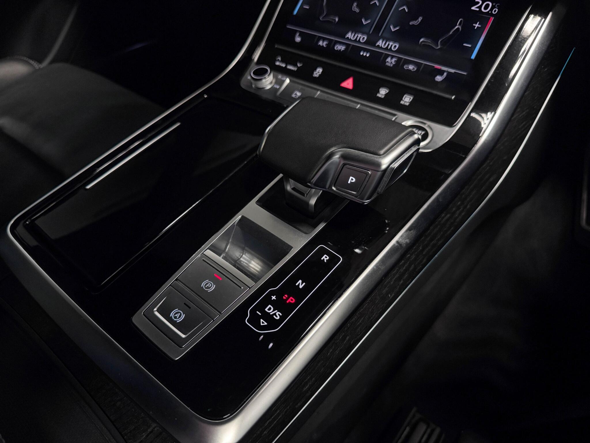 Audi Q8 view 36