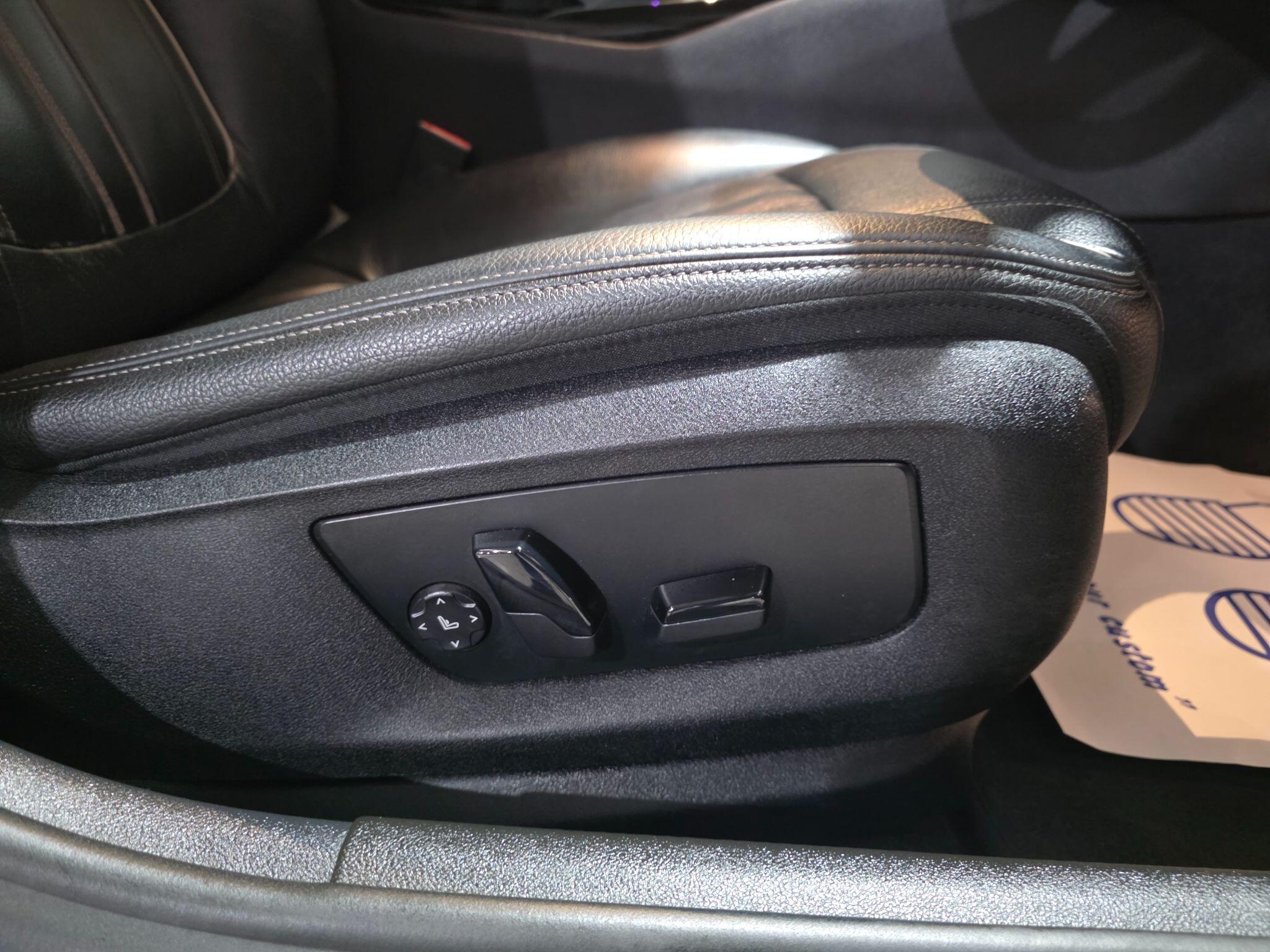 BMW 5 Series view 18