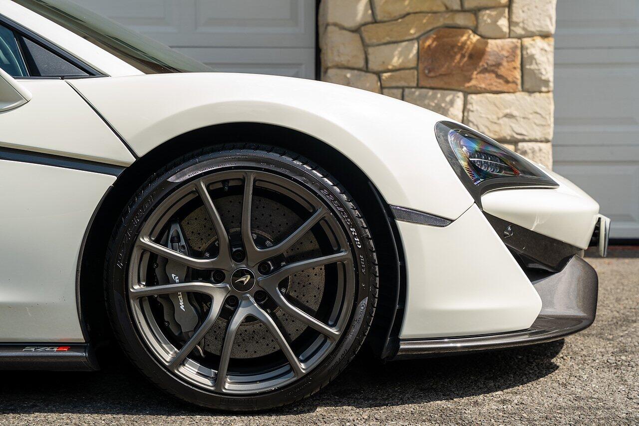 McLaren 570S view 5