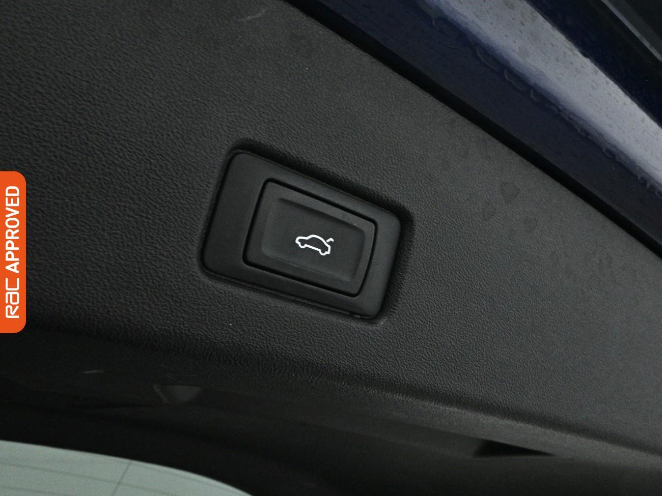 Audi Q4 e-tron view 32