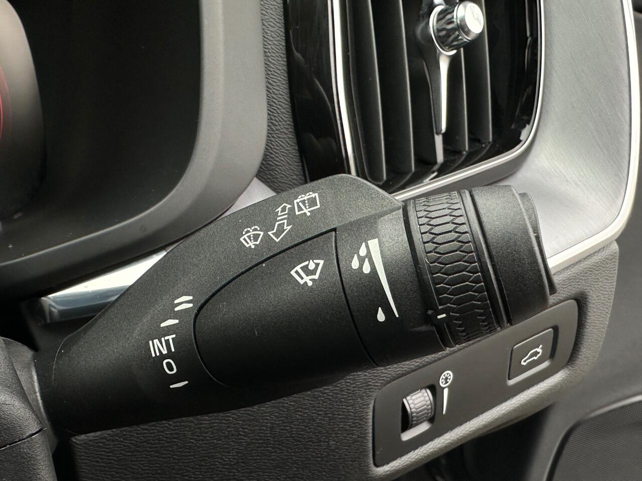 Volvo XC60 view 26