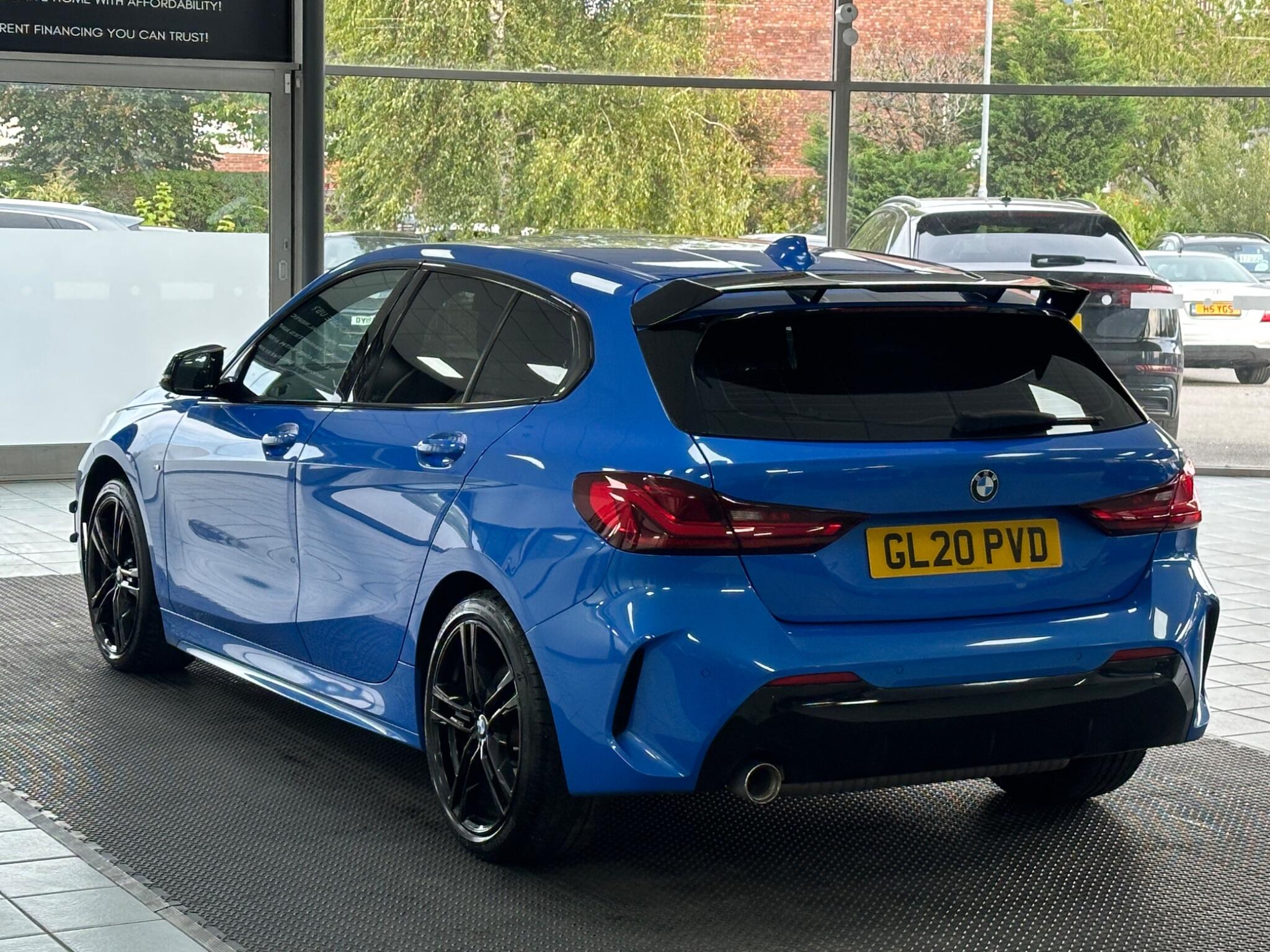 BMW 1 Series view 9