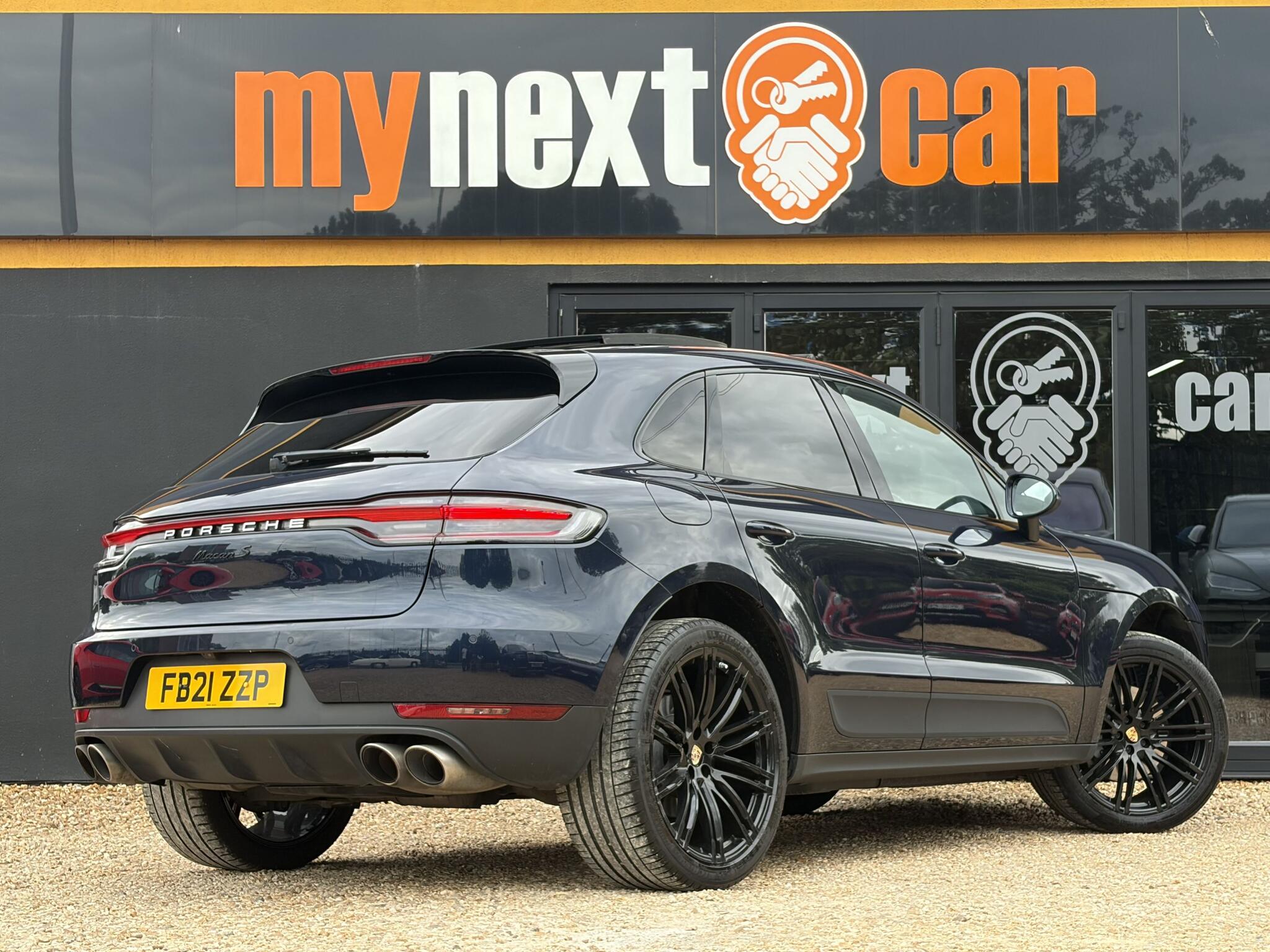 Porsche Macan view 8