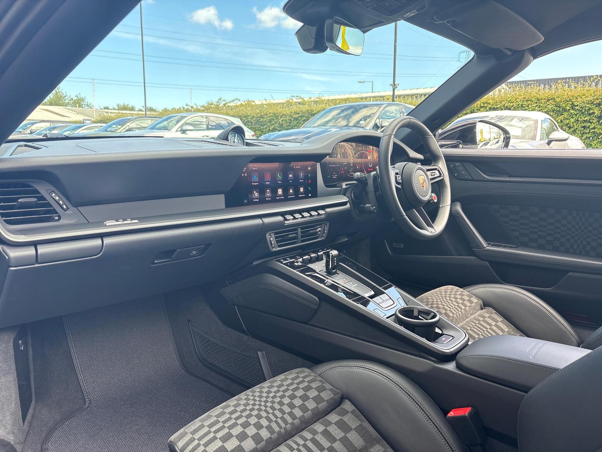 Porsche 911 view 21