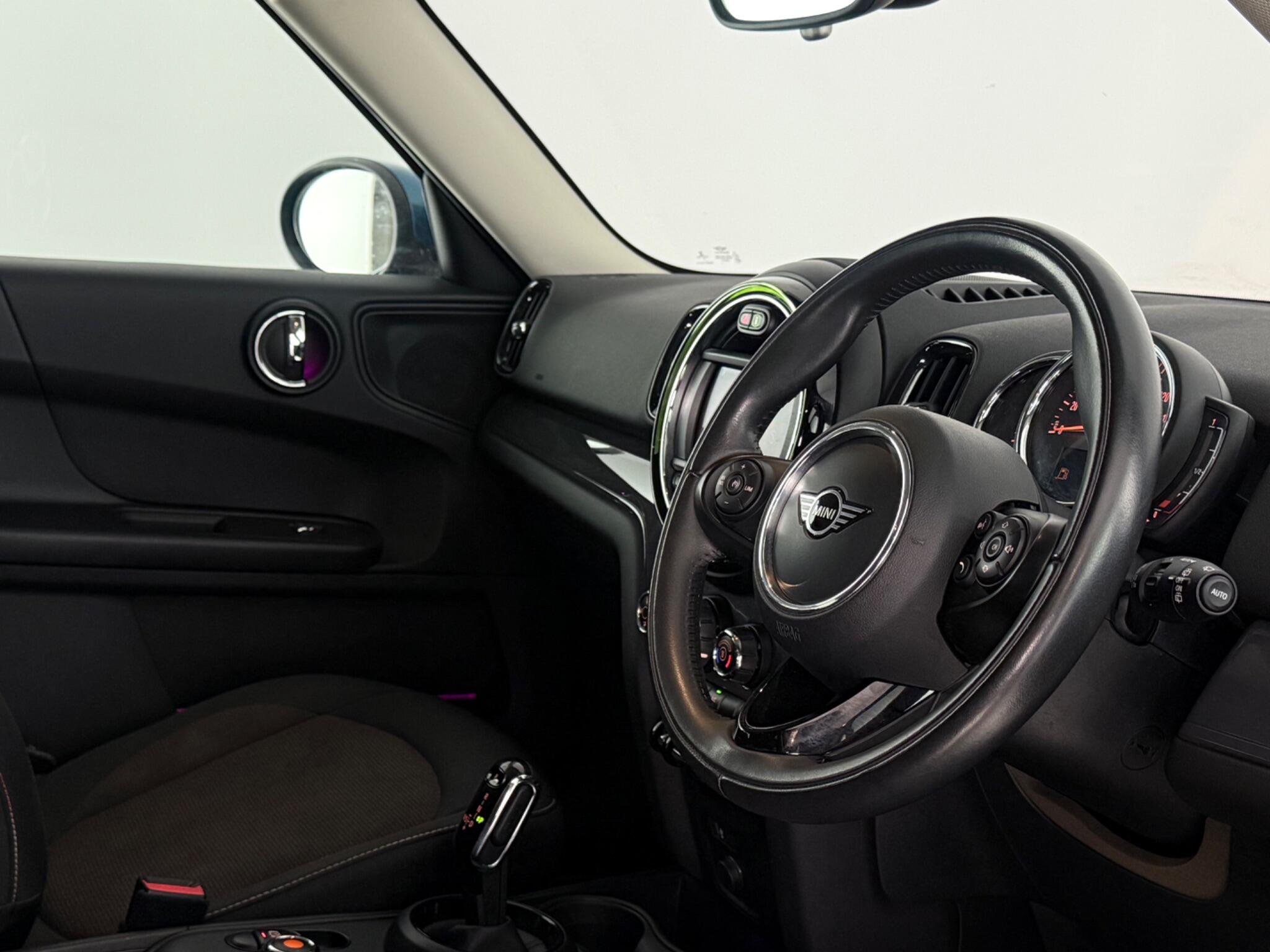 Mini Countryman view 3