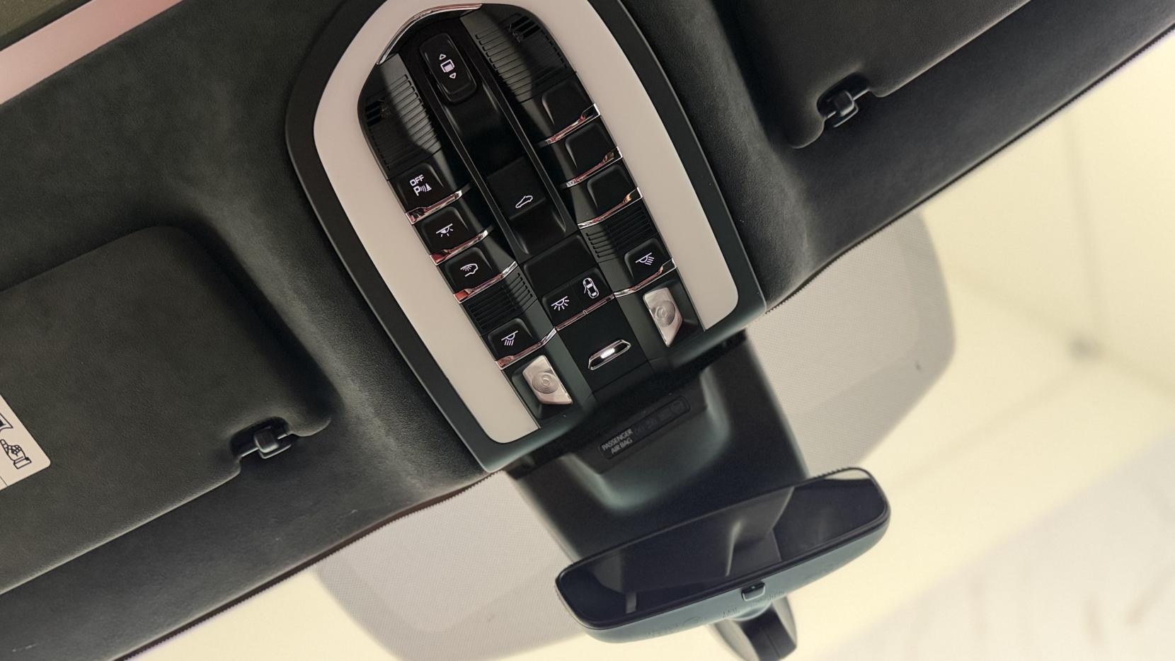 Porsche Macan view 27