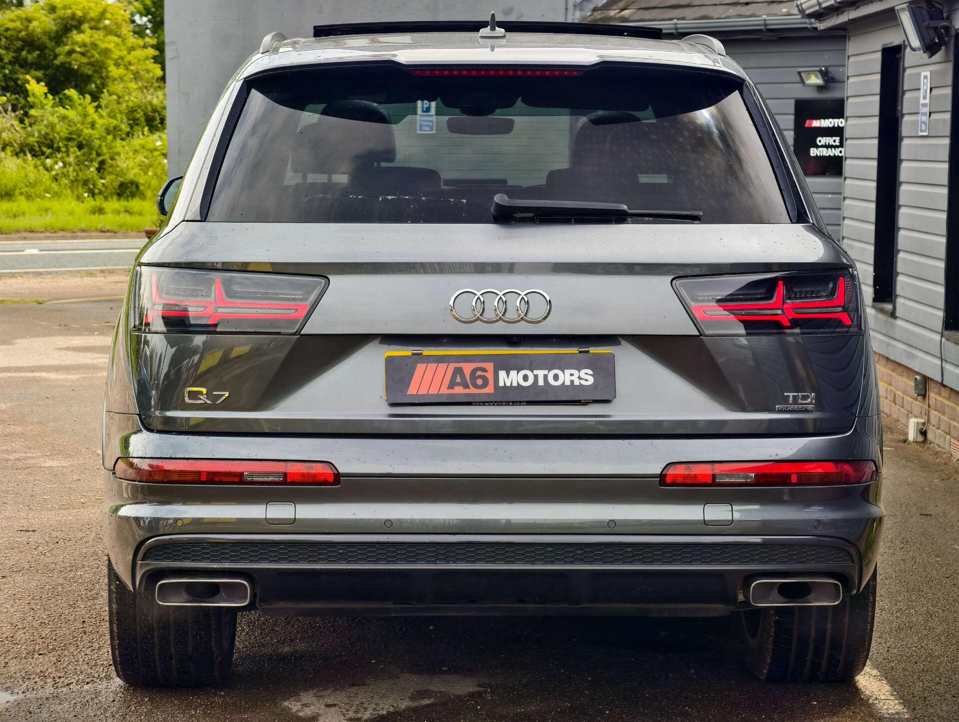 Audi Q7 view 17