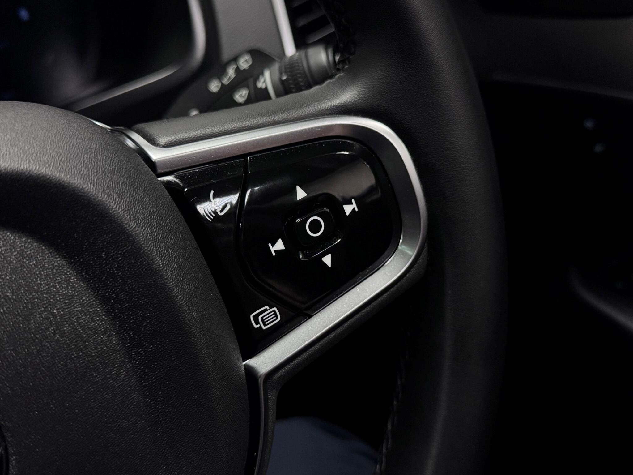Volvo XC90 view 23