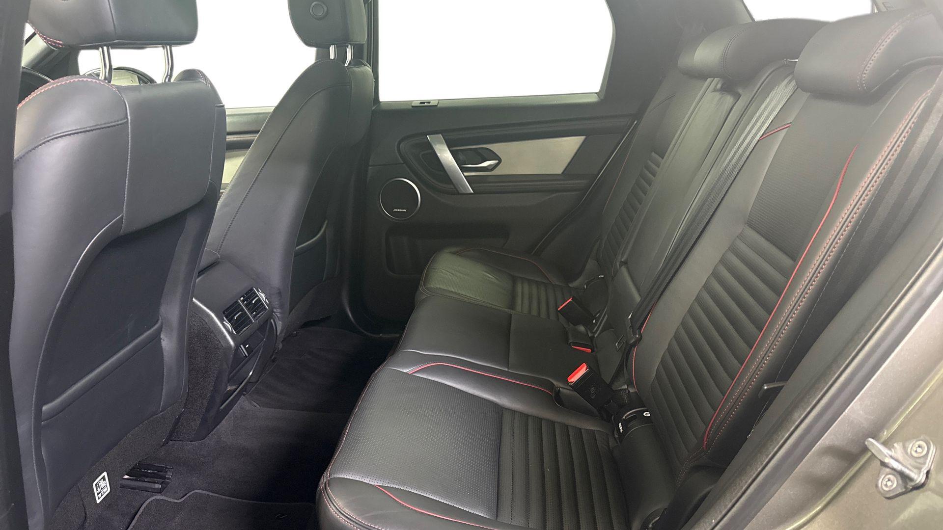 Land Rover Discovery Sport view 4