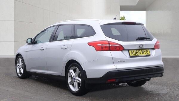 Ford Focus view 3