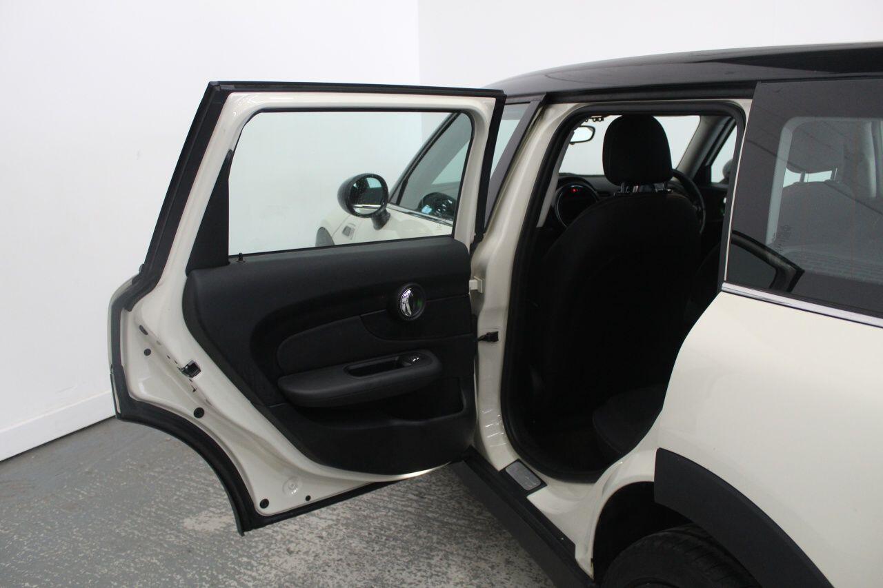 MINI Clubman view 26