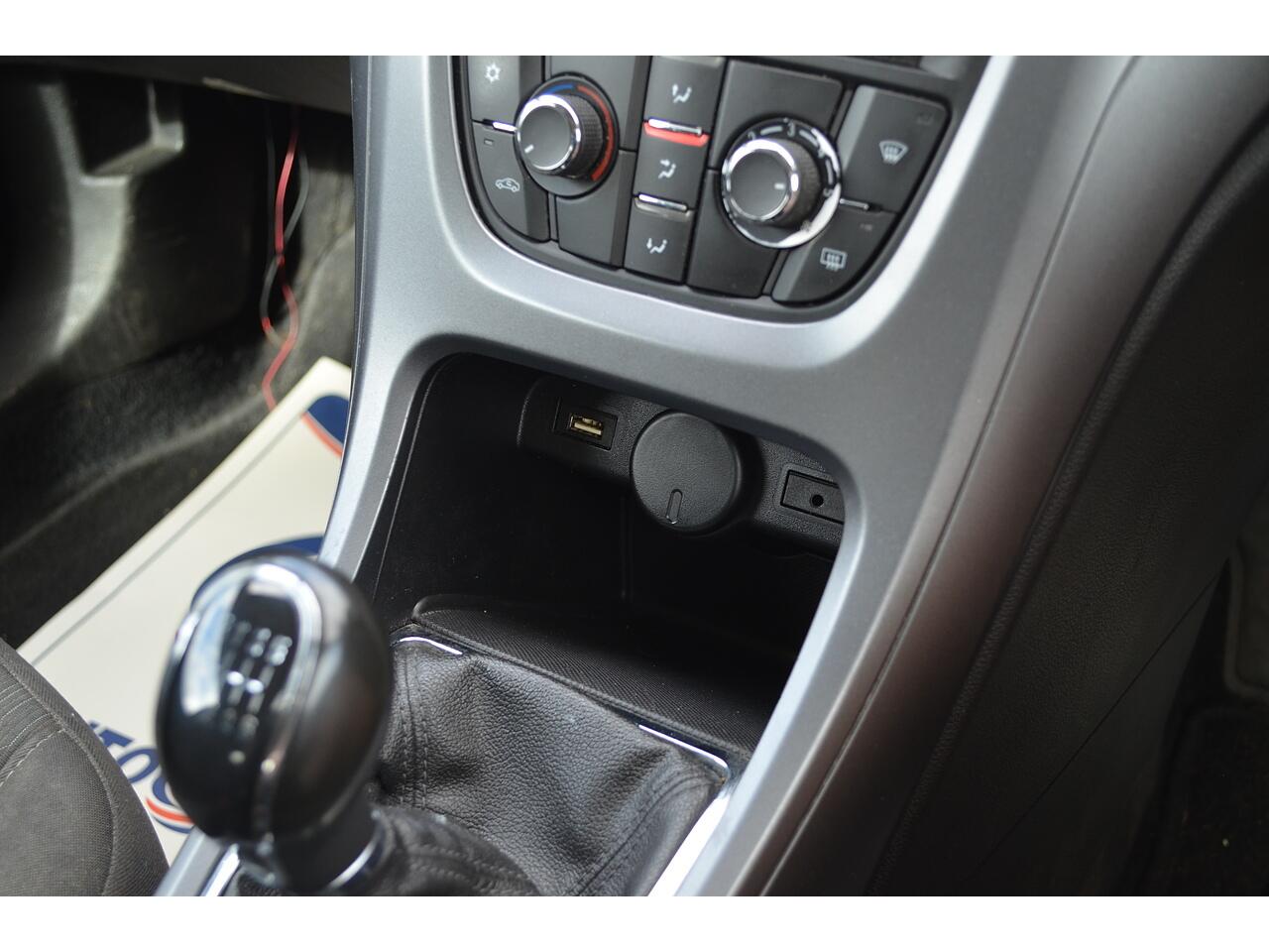 Vauxhall Astra GTC view 26