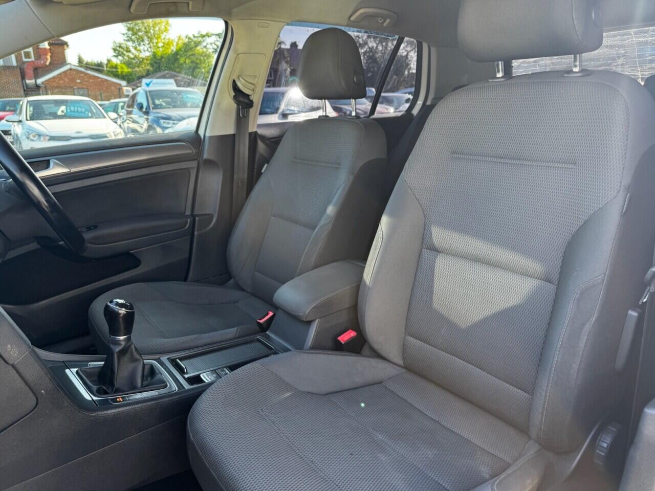 Volkswagen Golf view 41