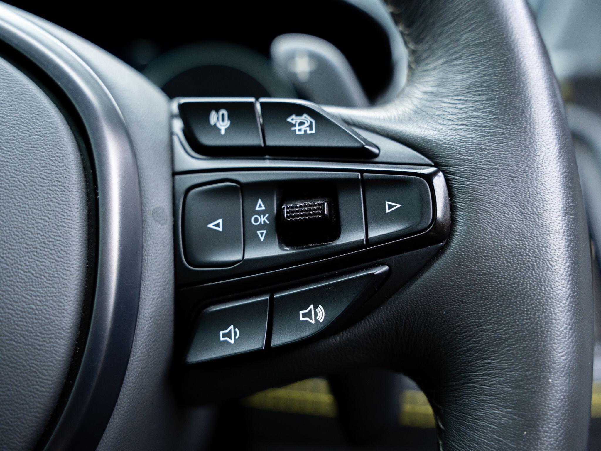 Aston Martin DBX view 30