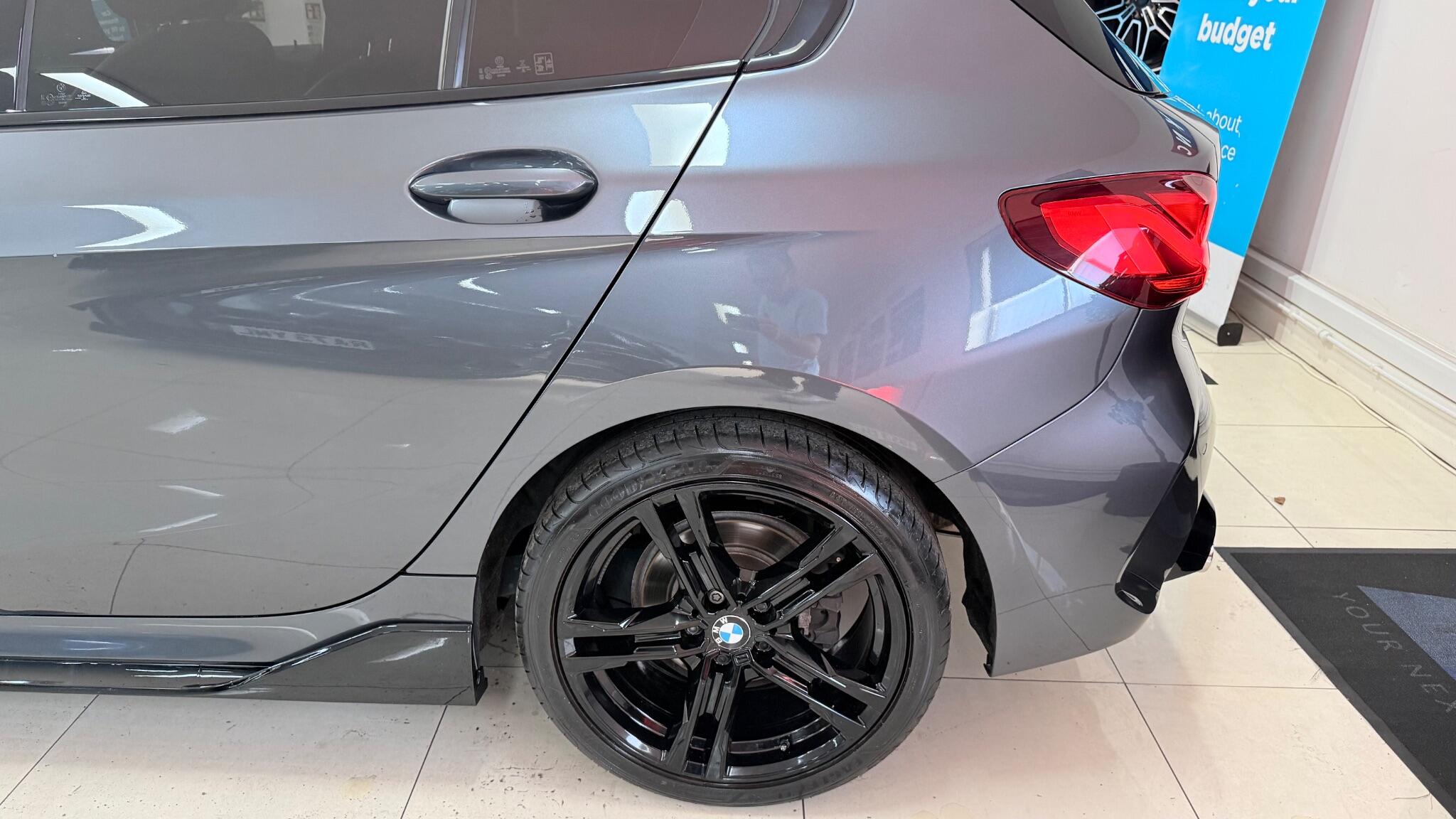 BMW 1 Series view 35