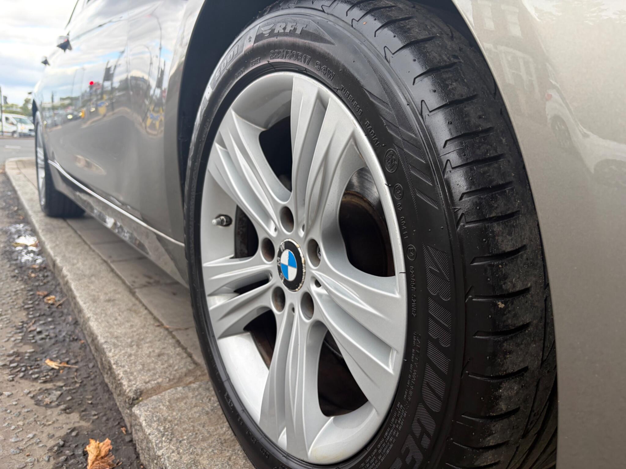 BMW 3 Series view 19
