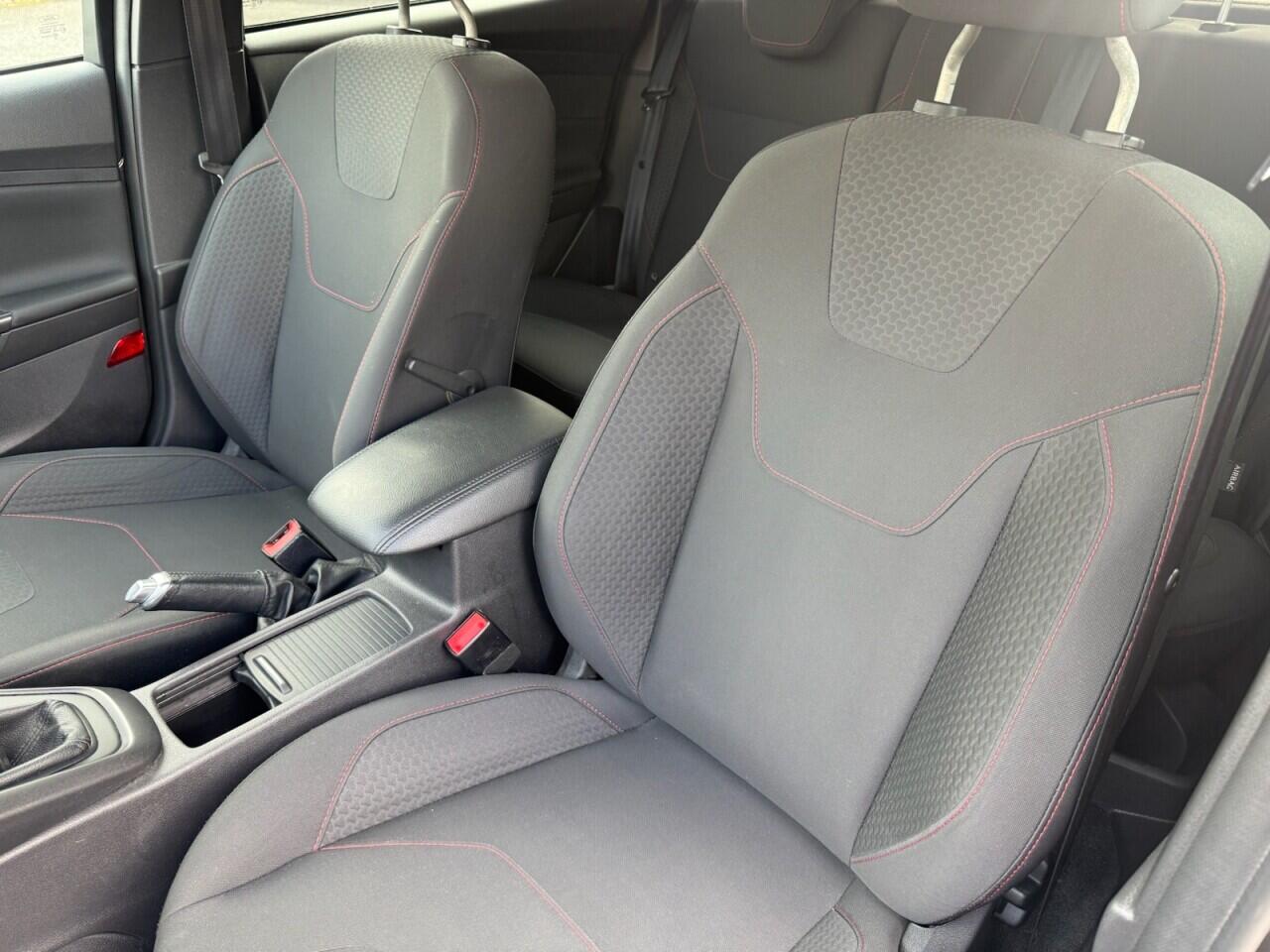 Ford Focus view 14