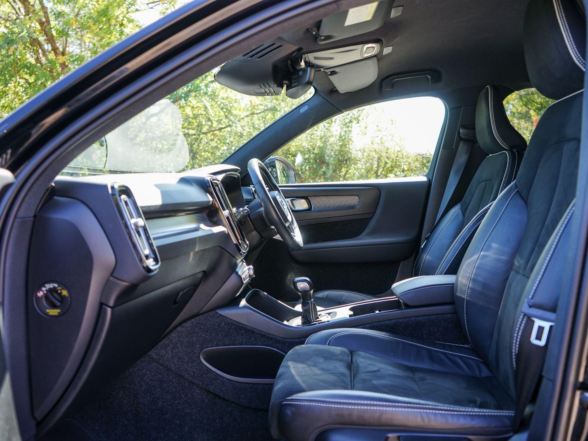 Volvo XC40 view 3