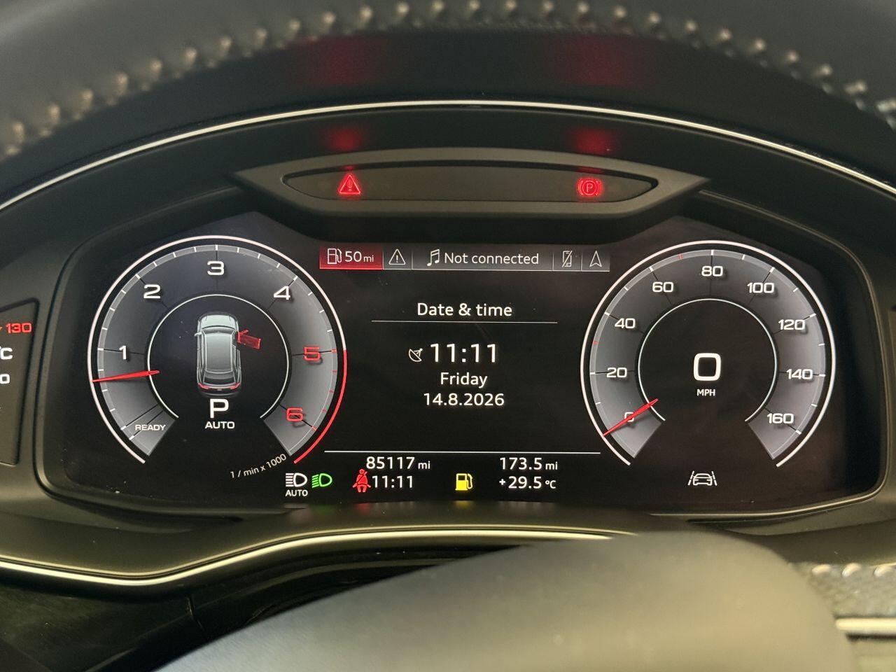 Audi Q8 view 45