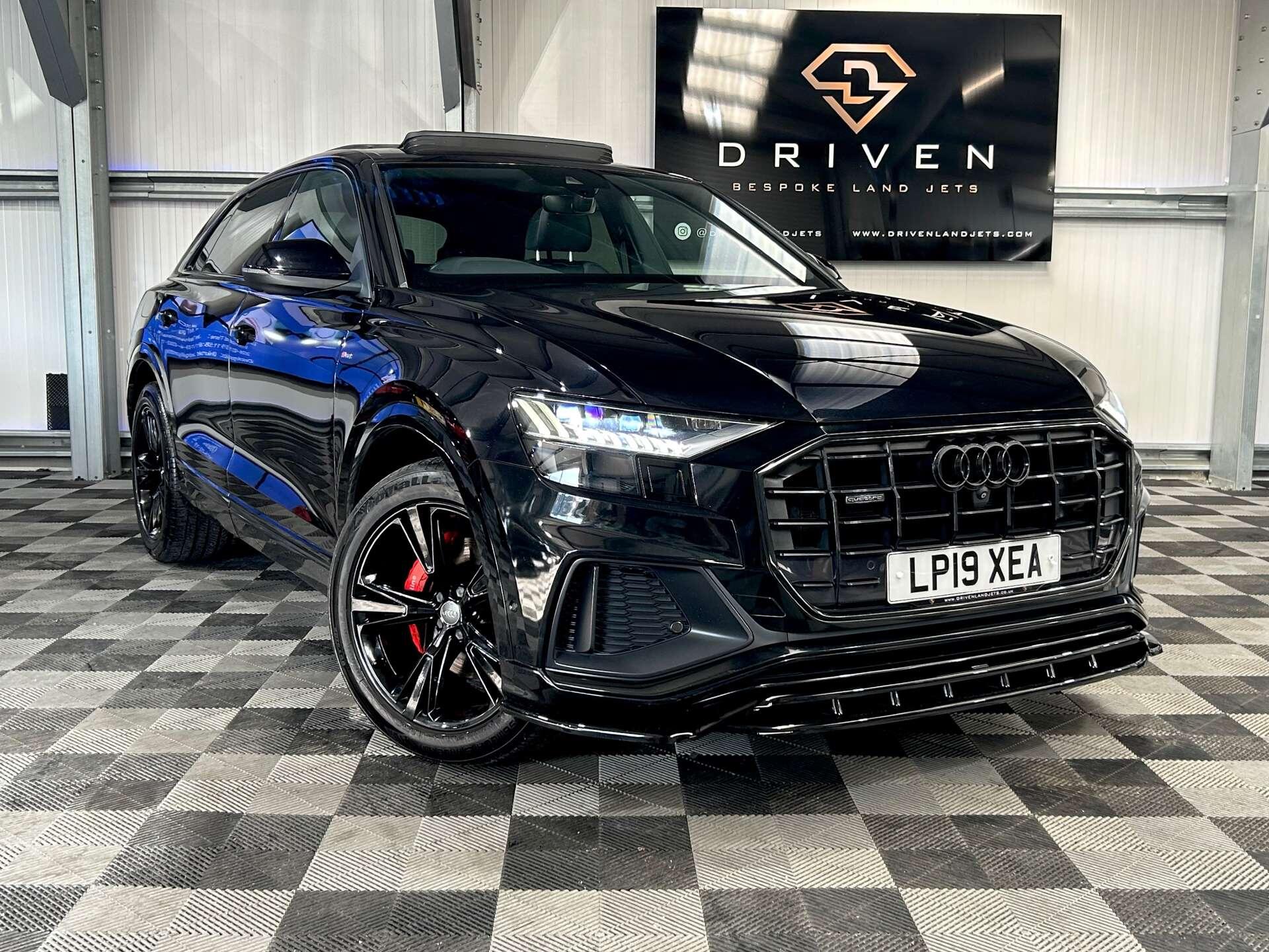 Audi Q8 view 7