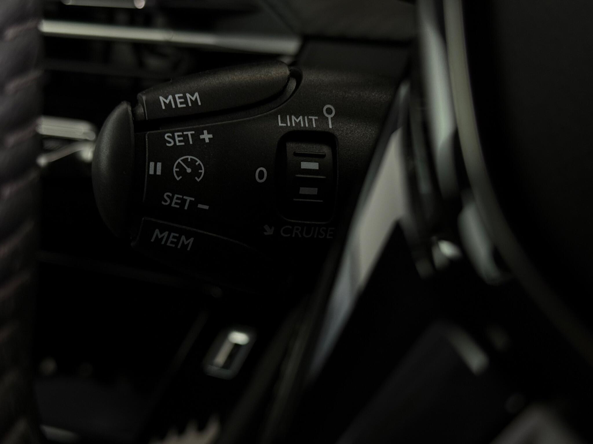 Peugeot 208 view 19