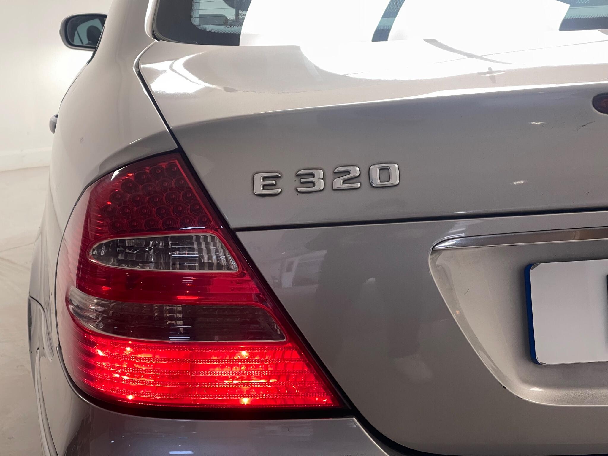 Mercedes-Benz E-Class view 35