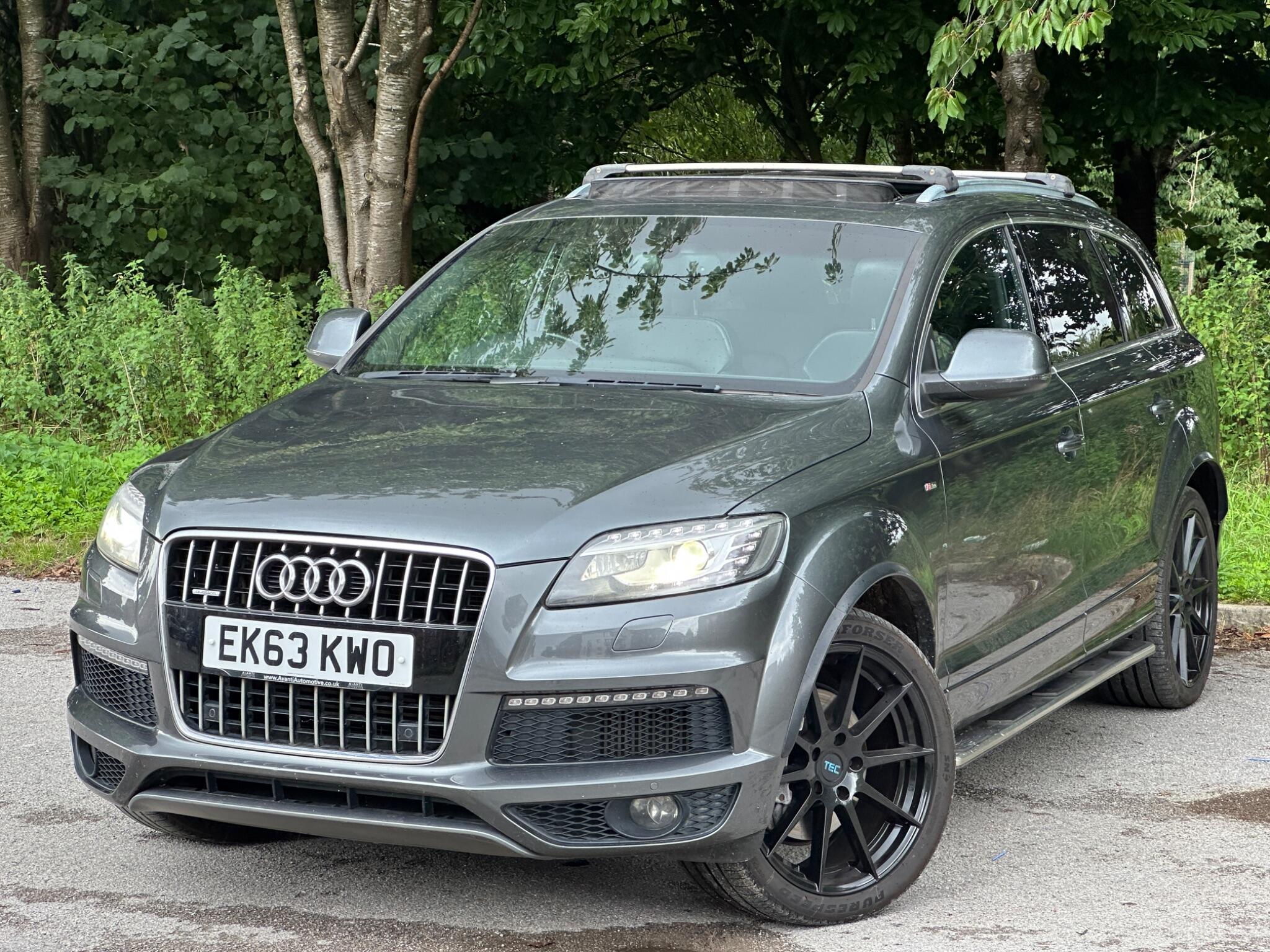Audi Q7 view 7