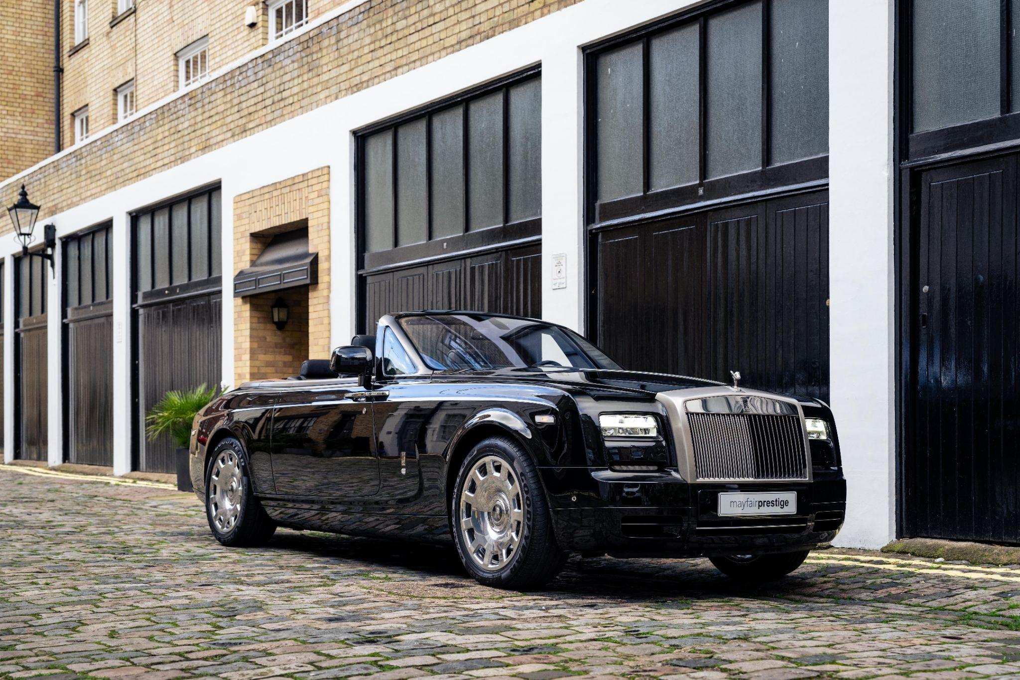 Rolls-Royce Phantom view 4