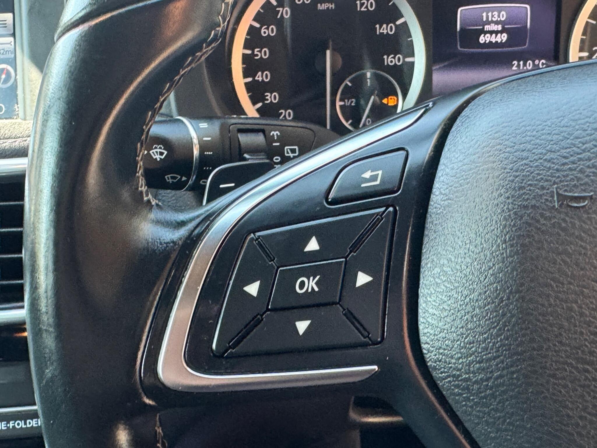 Infiniti Q30 view 18