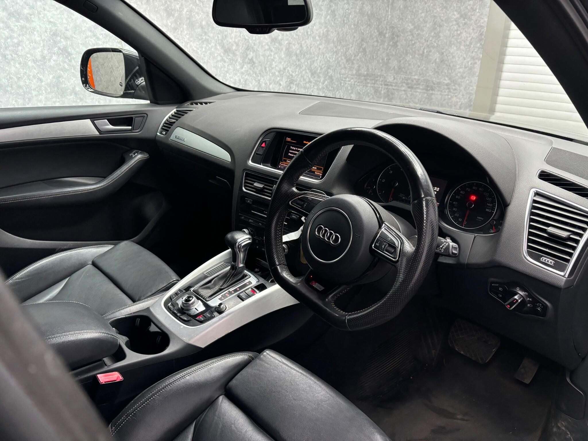 Audi Q5 view 3