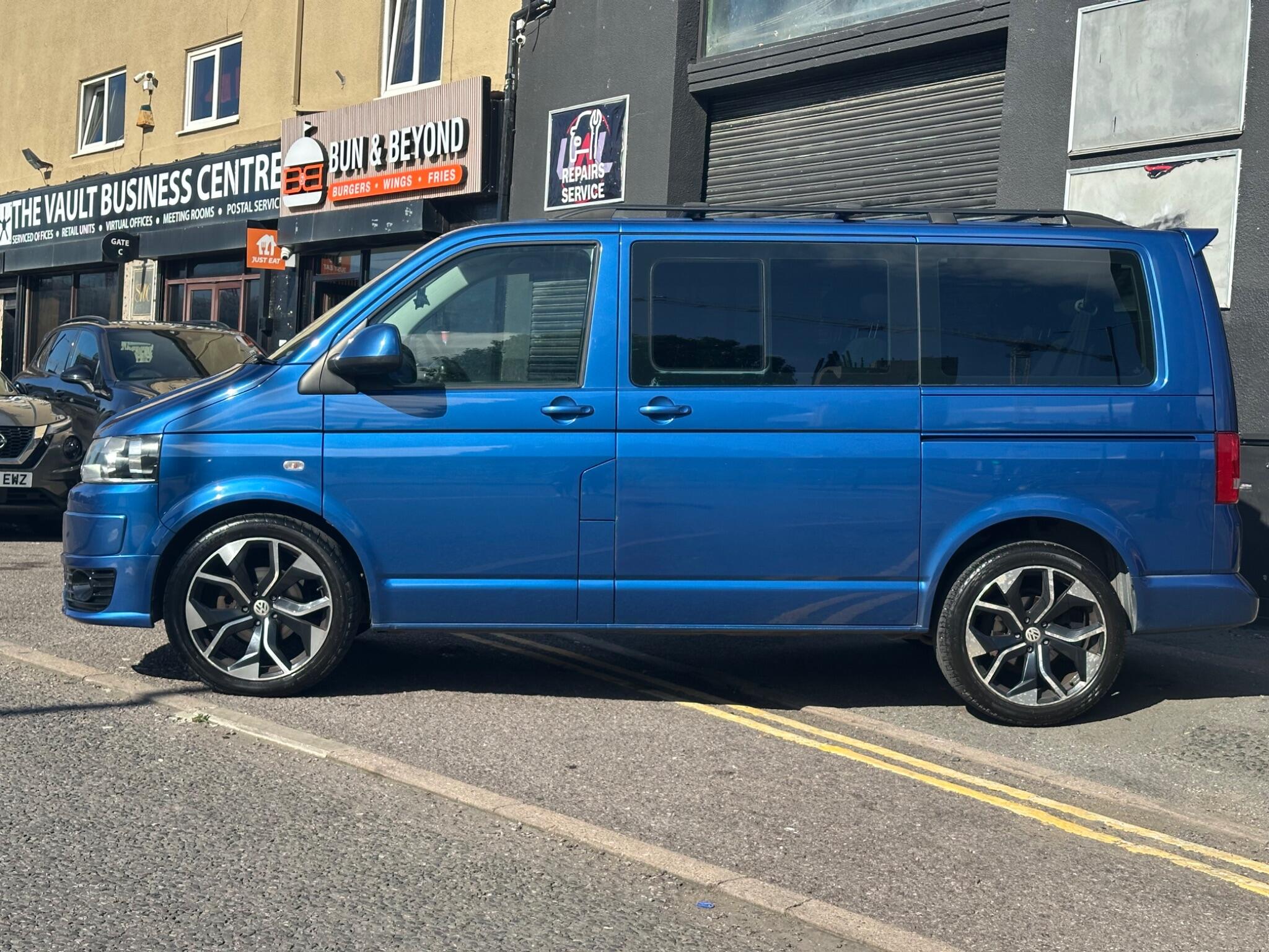 Volkswagen Transporter view 6