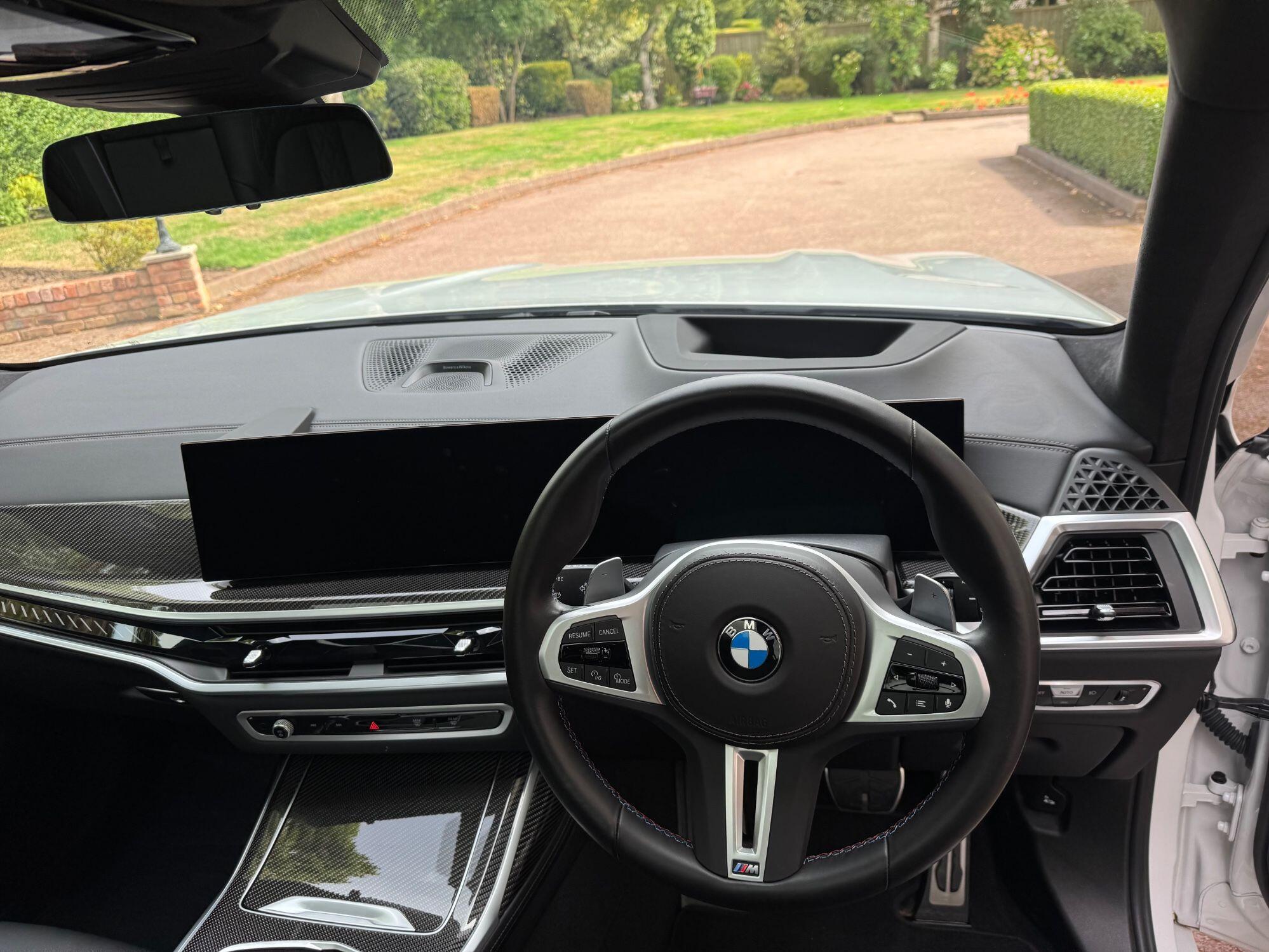 BMW X7 view 22