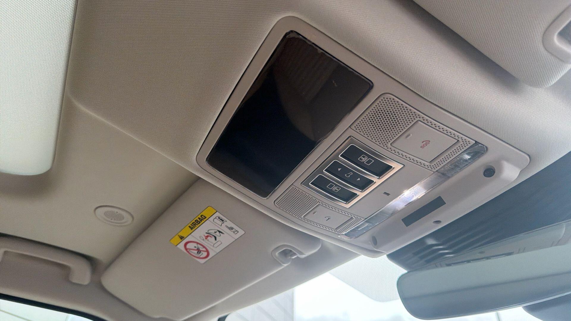 Land Rover Discovery view 14