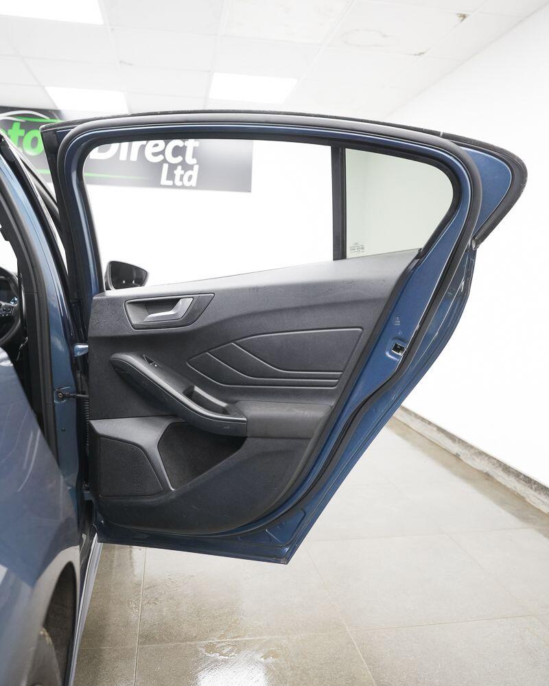 Ford Focus view 16