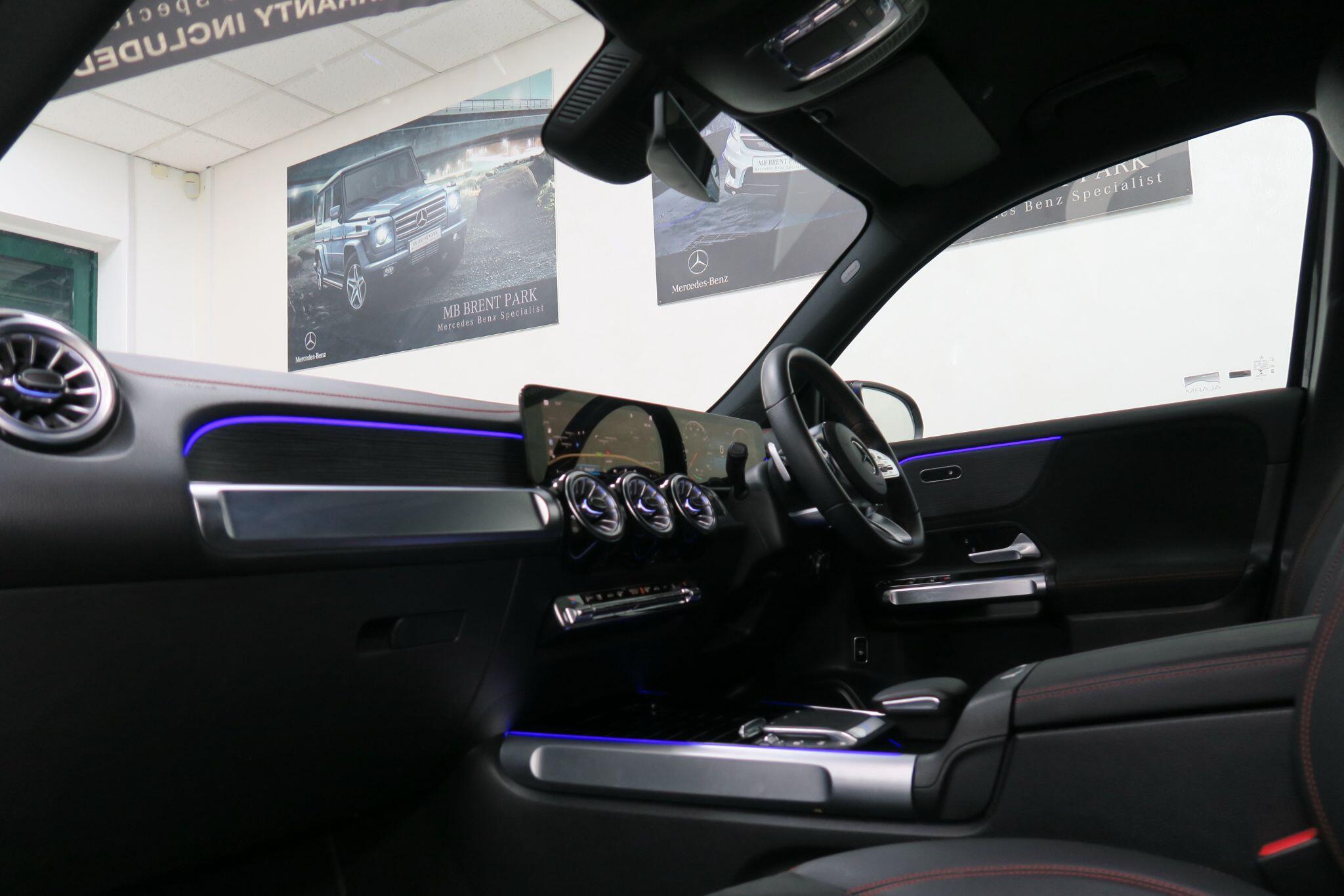 Mercedes-Benz 300 view 8