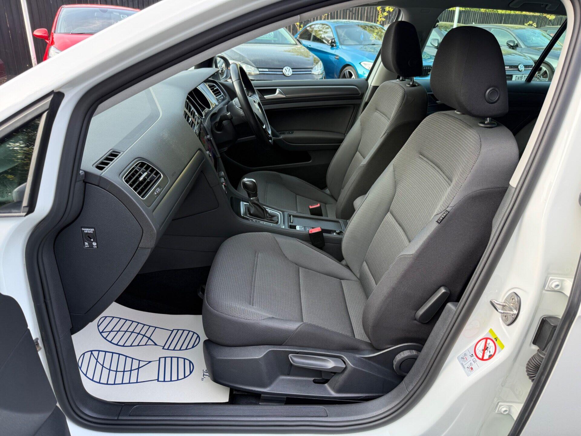 Volkswagen Golf view 3