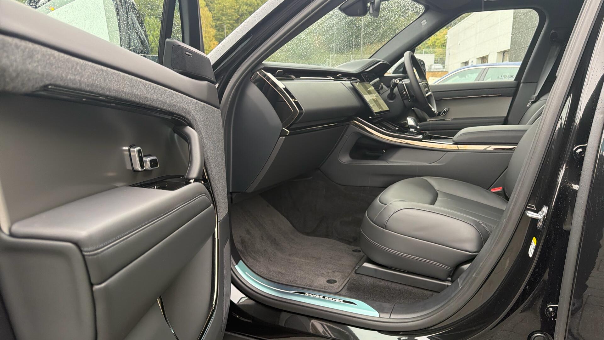 Land Rover Range Rover Sport view 26