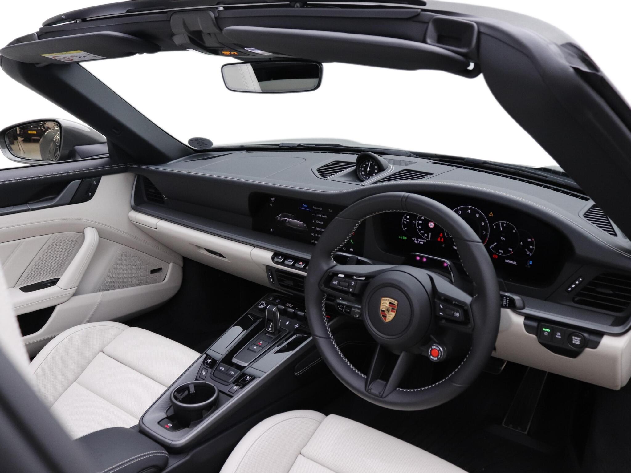 Porsche 911 view 9