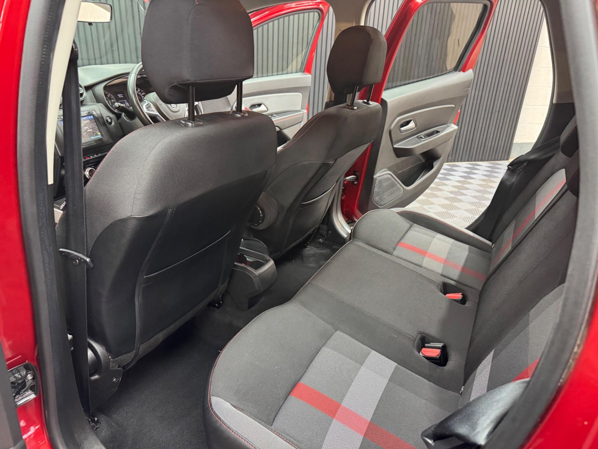 Dacia Duster view 38