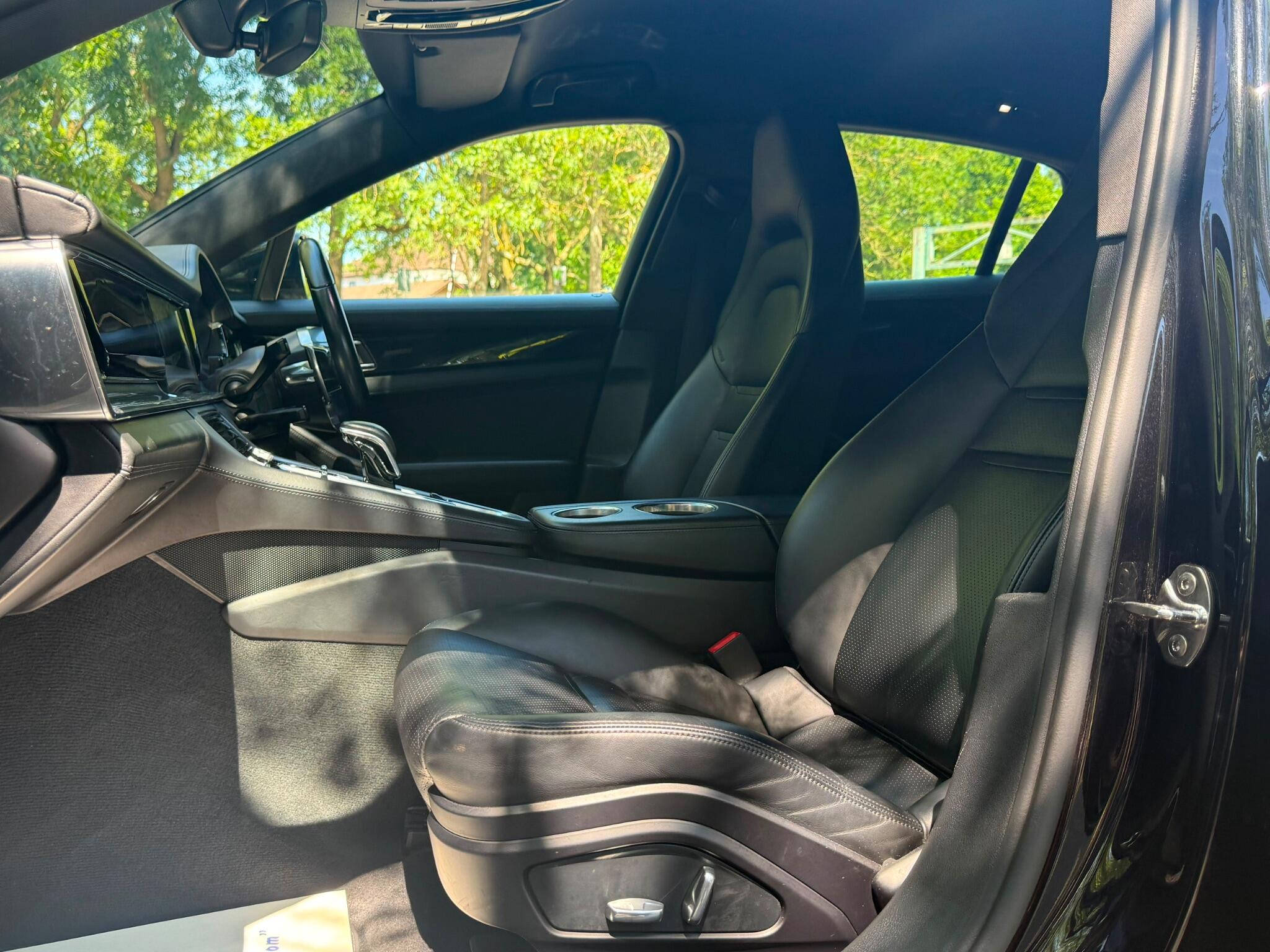Porsche Panamera view 17
