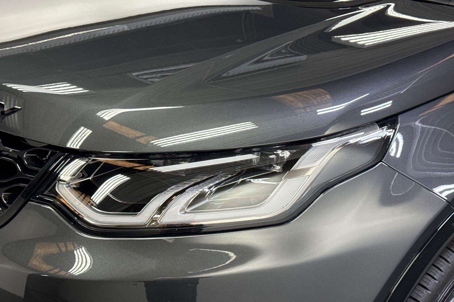 Land Rover Discovery Sport view 29
